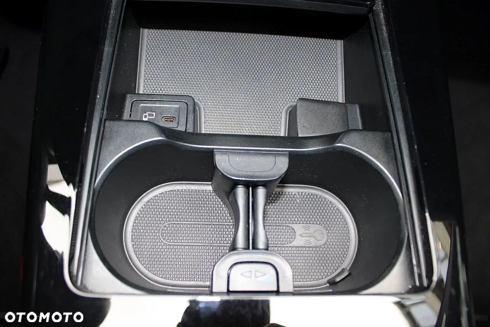 Mercedes-Benz Klasa A 200 AMG Line 7G-DCT - 32