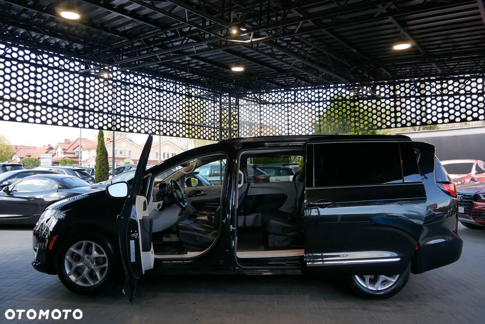 Chrysler Pacifica - 7