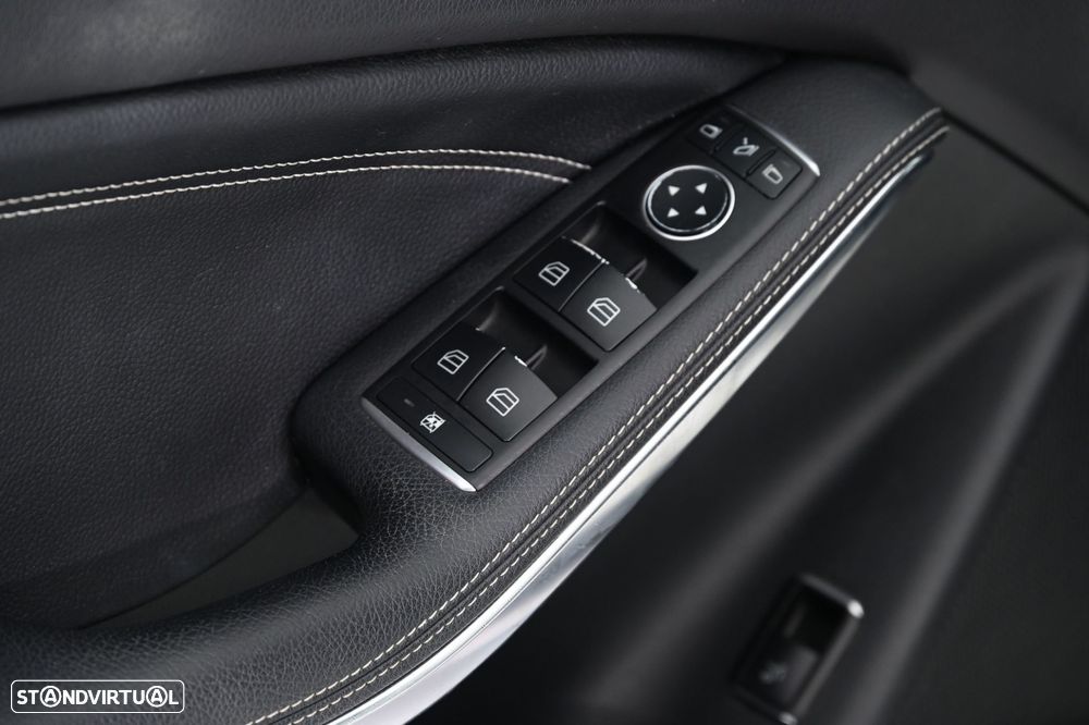 Mercedes-Benz GLA 180 d AMG Line - 24