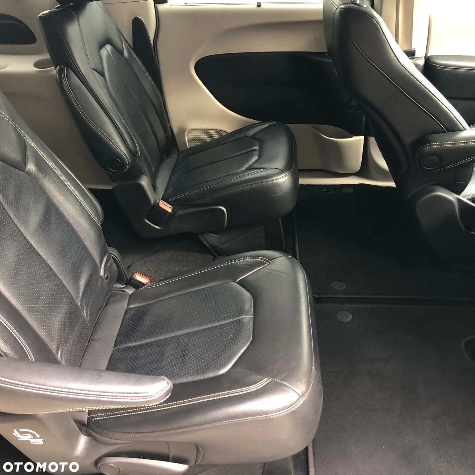 Chrysler Pacifica - 8