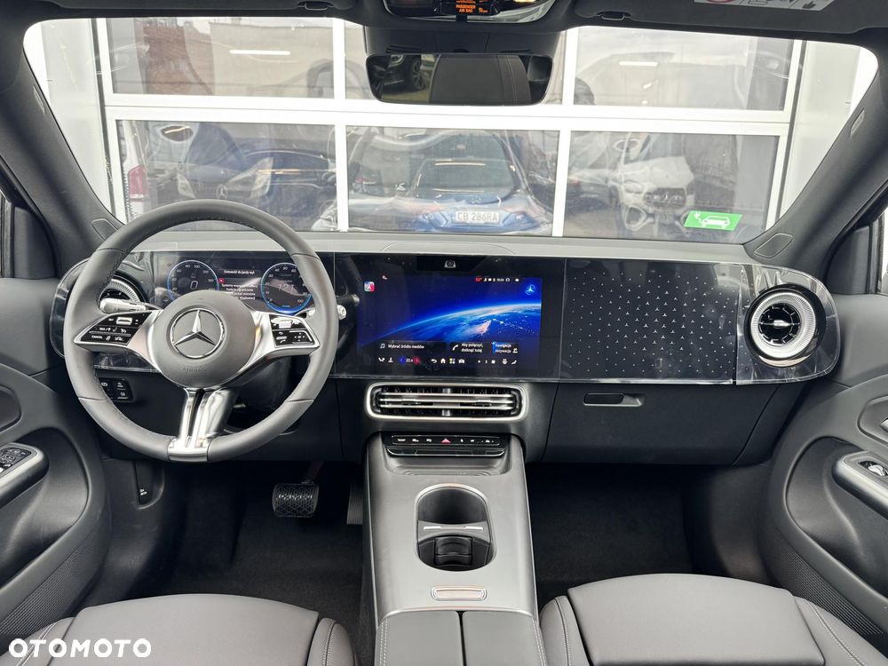 Mercedes-Benz GLB - 14