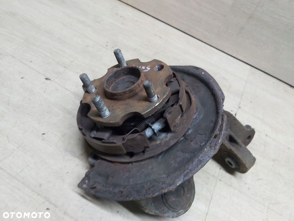TOYOTA Avensis T25 03-08 r 2,2 d4d zwrotnica LEWY tył piasta 5x114,3 - 3