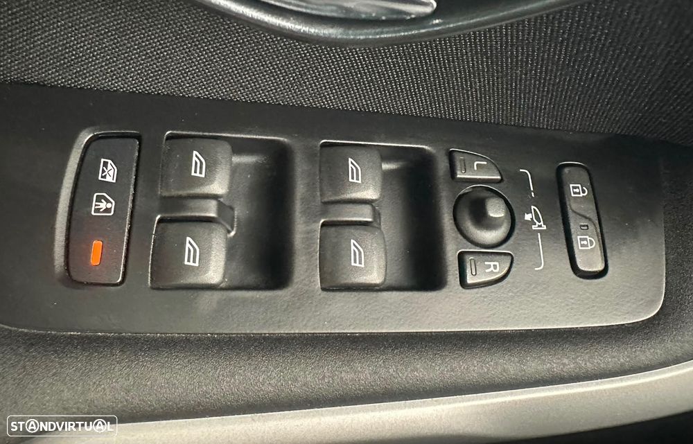 Volvo V40 2.0 D3 Kinetic Geartronic - 31