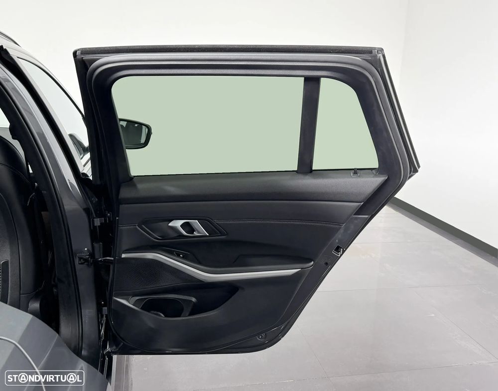 BMW 320 e Corporate Edition Auto - 47