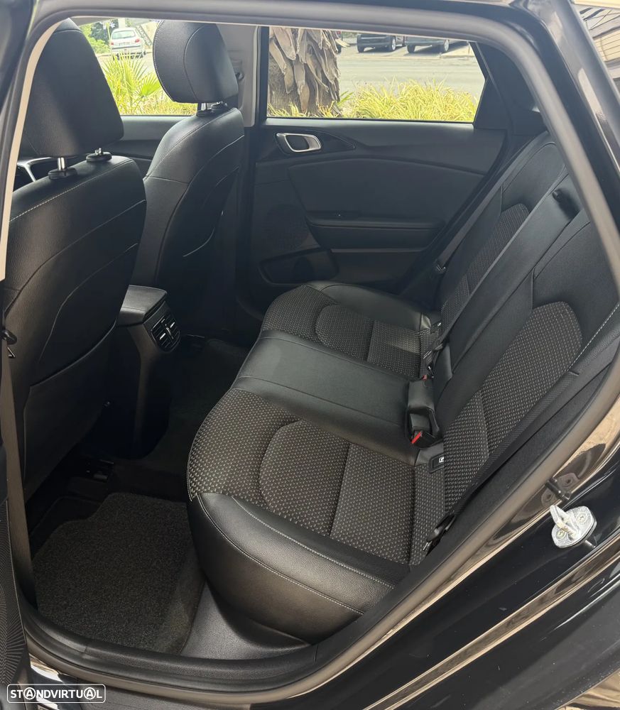 Kia Ceed SW 1.6 CRDi MHEV Drive+SRF - 23