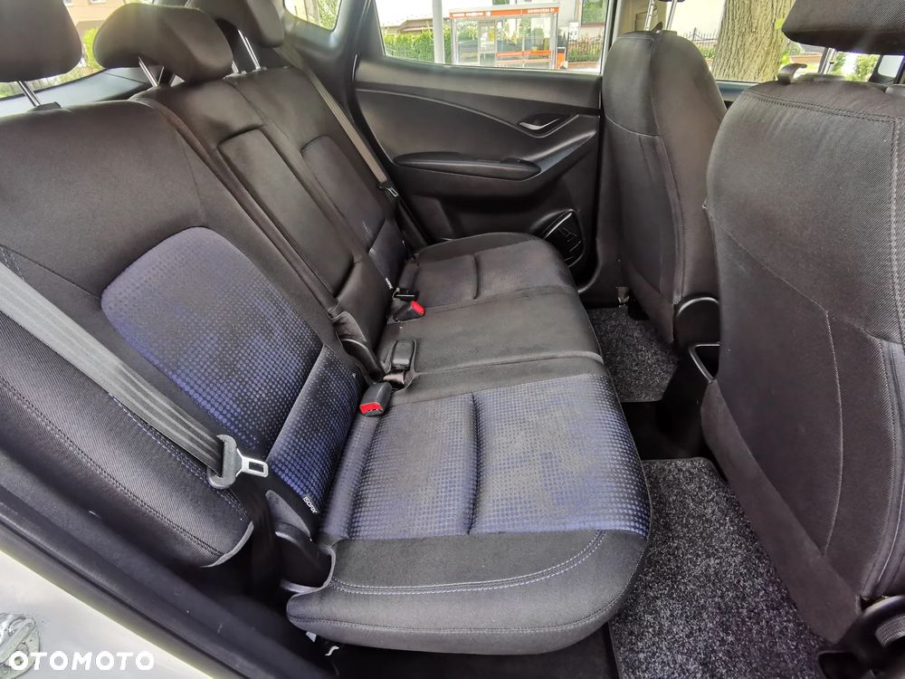 Hyundai ix20 1.6 CRDi Fifa World Cup Edition - 12