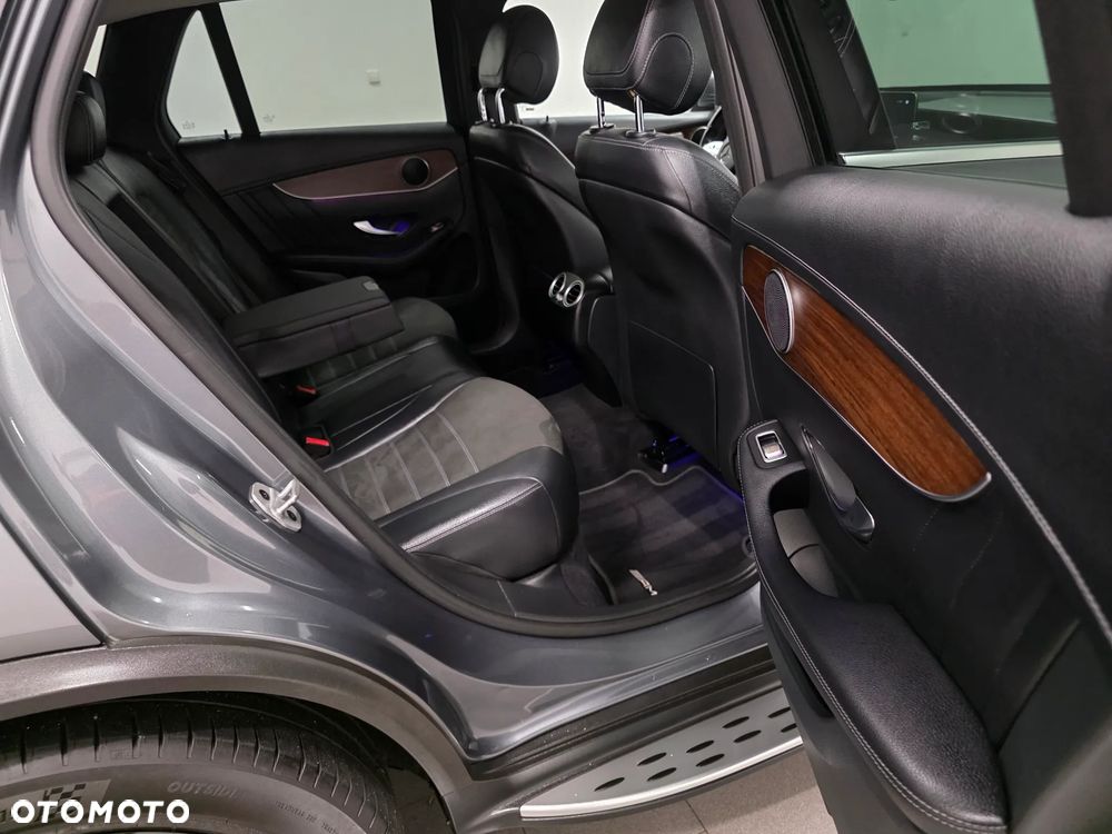 Mercedes-Benz GLC 220 d 4Matic 9G-TRONIC AMG Line Plus - 33