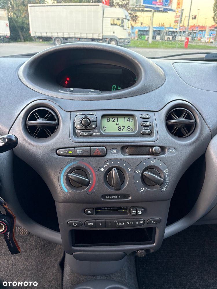 Toyota Yaris 1.0 Base - 6