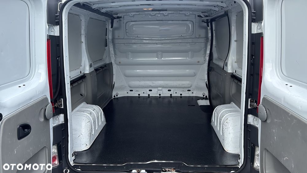 Opel Vivaro - 8
