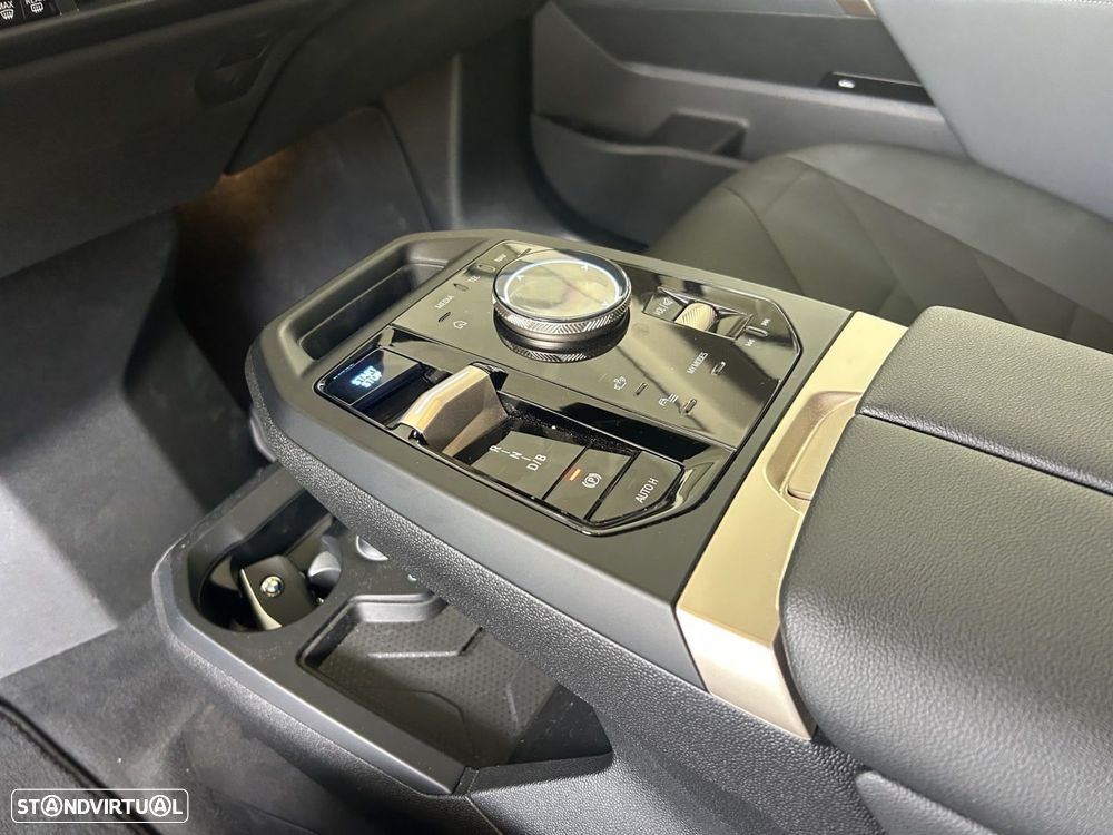 BMW iX xDrive 45 - 9