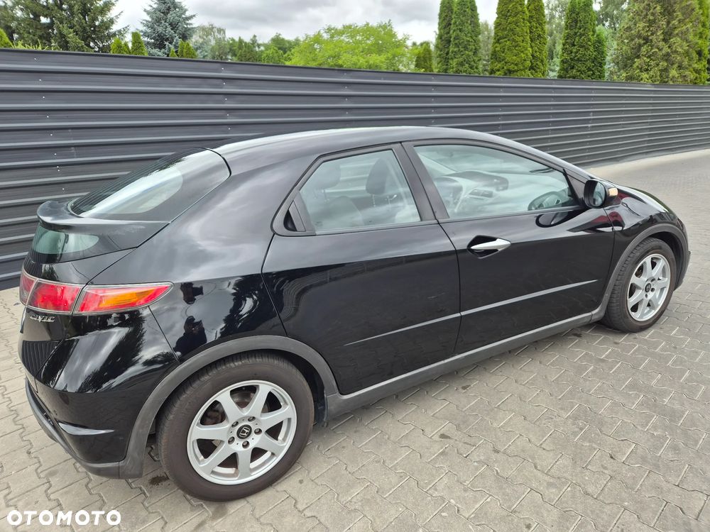 Honda Civic 1.8 Executive - 17