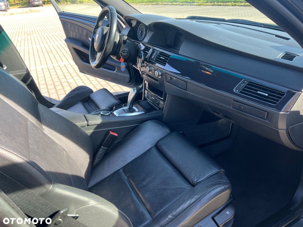 BMW Seria 5 525d - 12