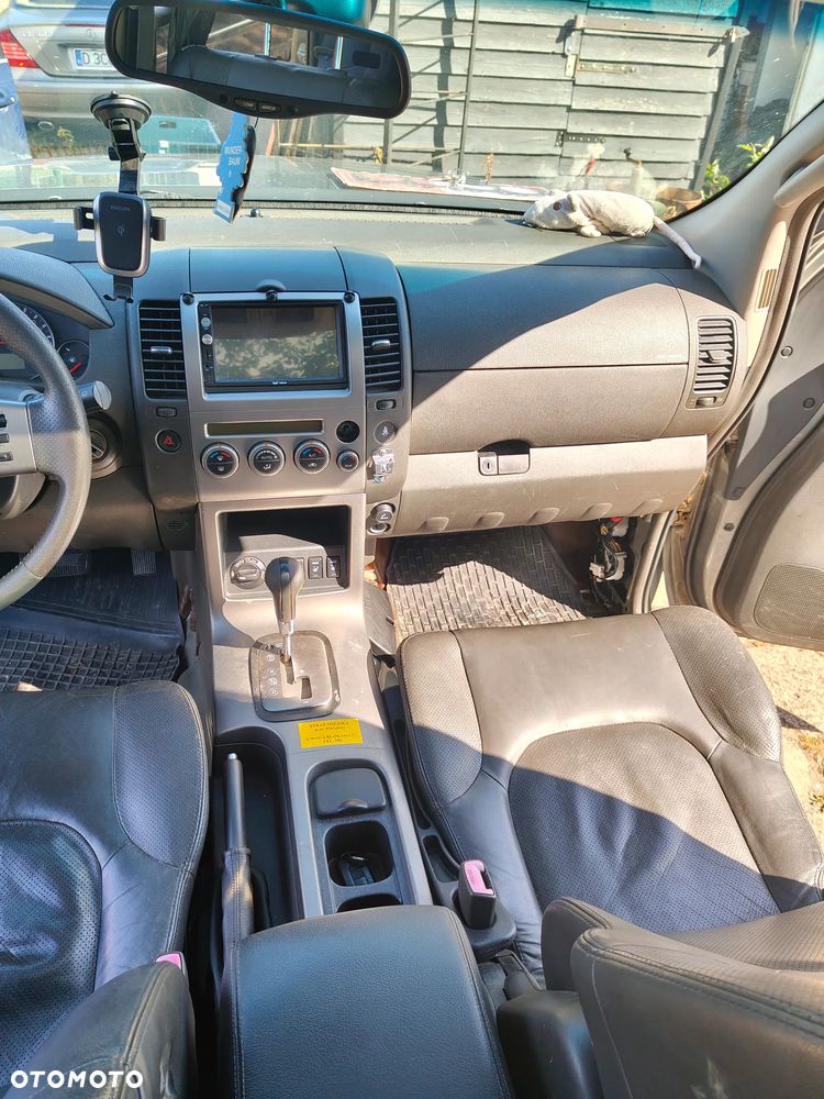 Nissan Pathfinder 2.5 DCi Sport / SE - 11