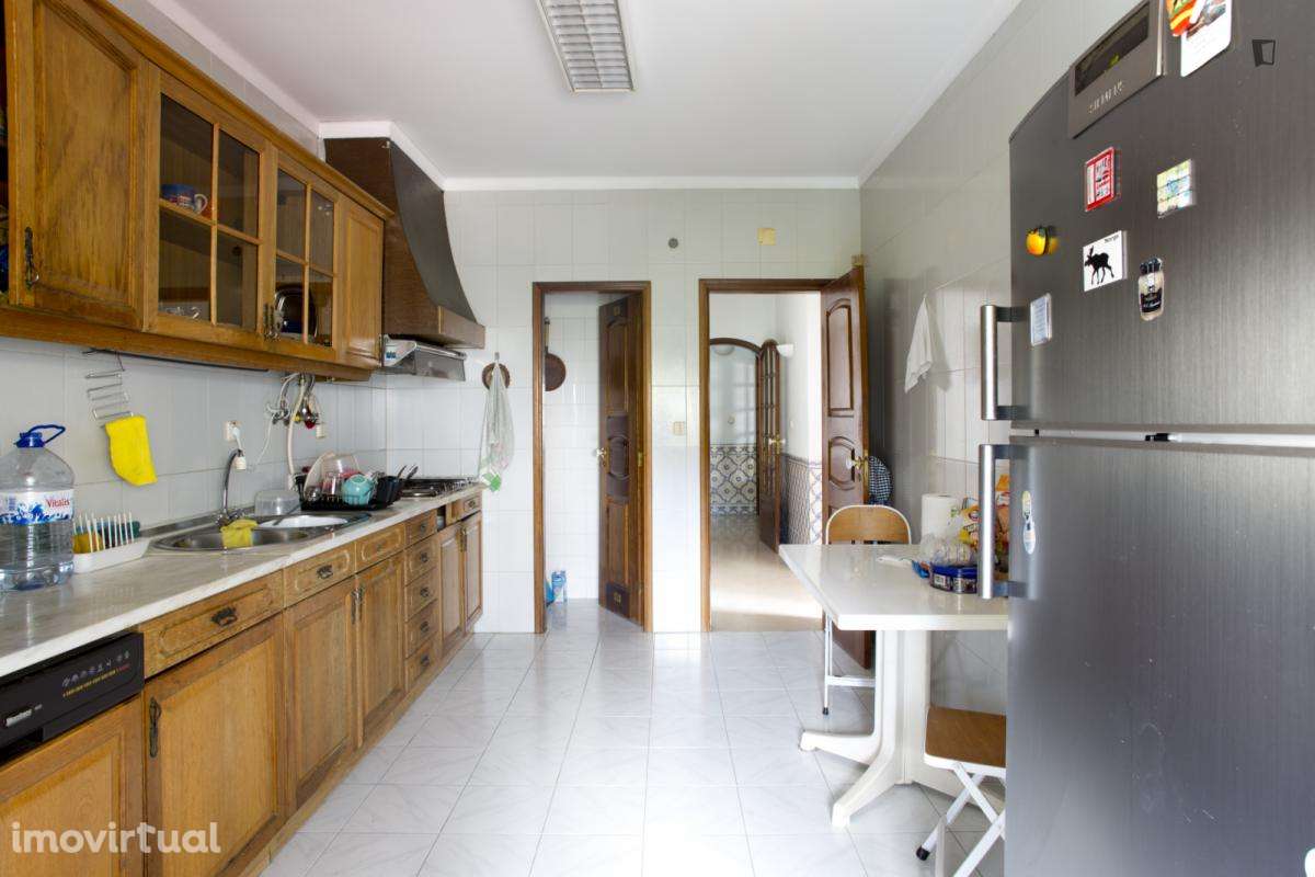 Quarto - localizado em Algés Lisbon - Grande imagem: 3/6