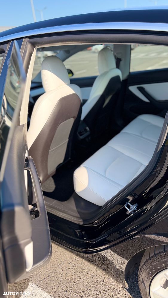 Tesla Model 3 - 9