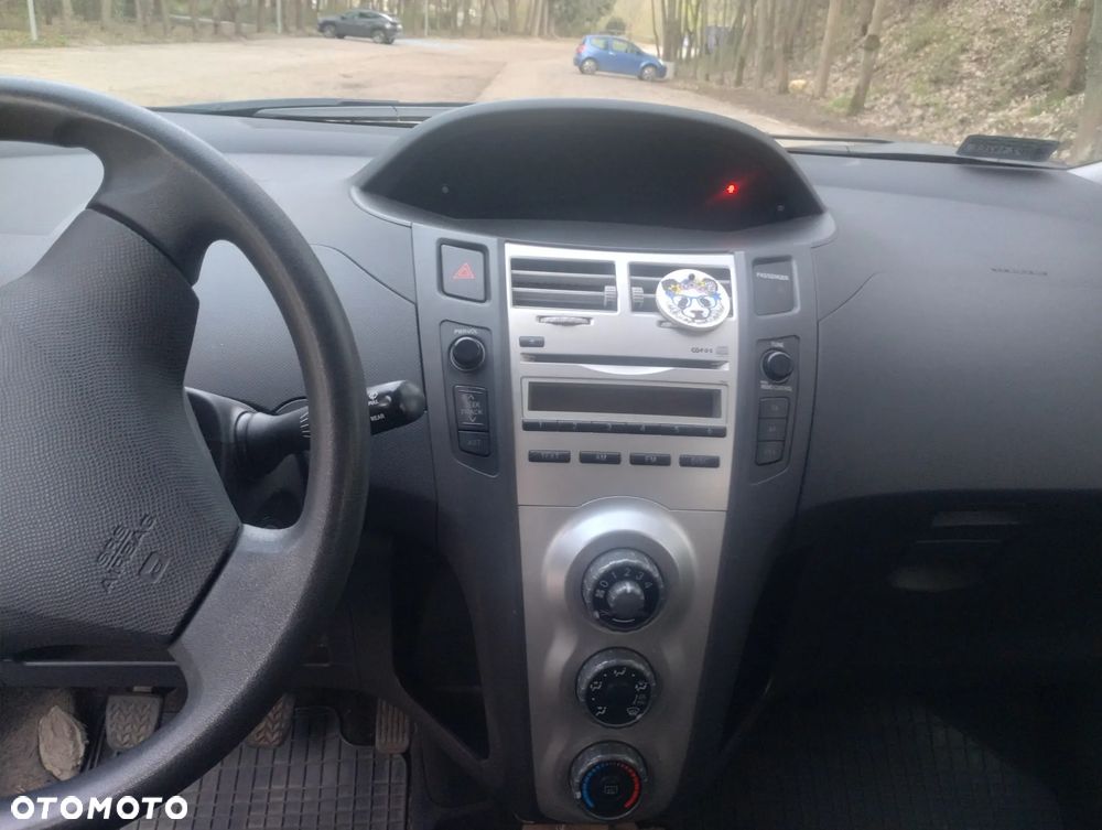 Toyota Yaris - 8