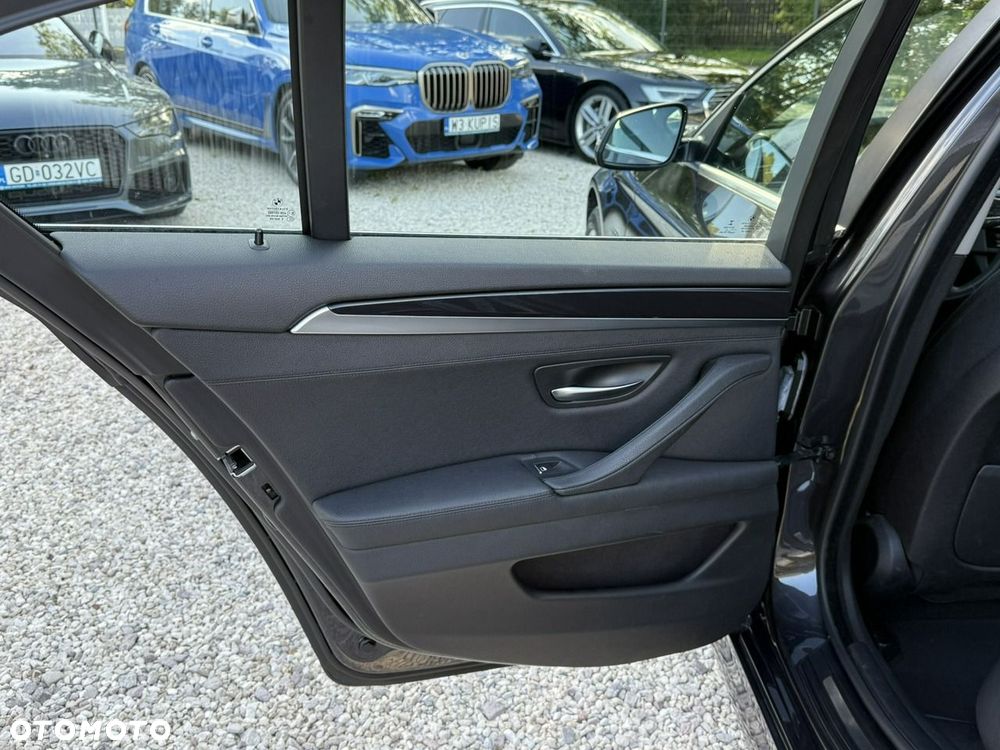 BMW Seria 5 528i Sport-Aut - 15