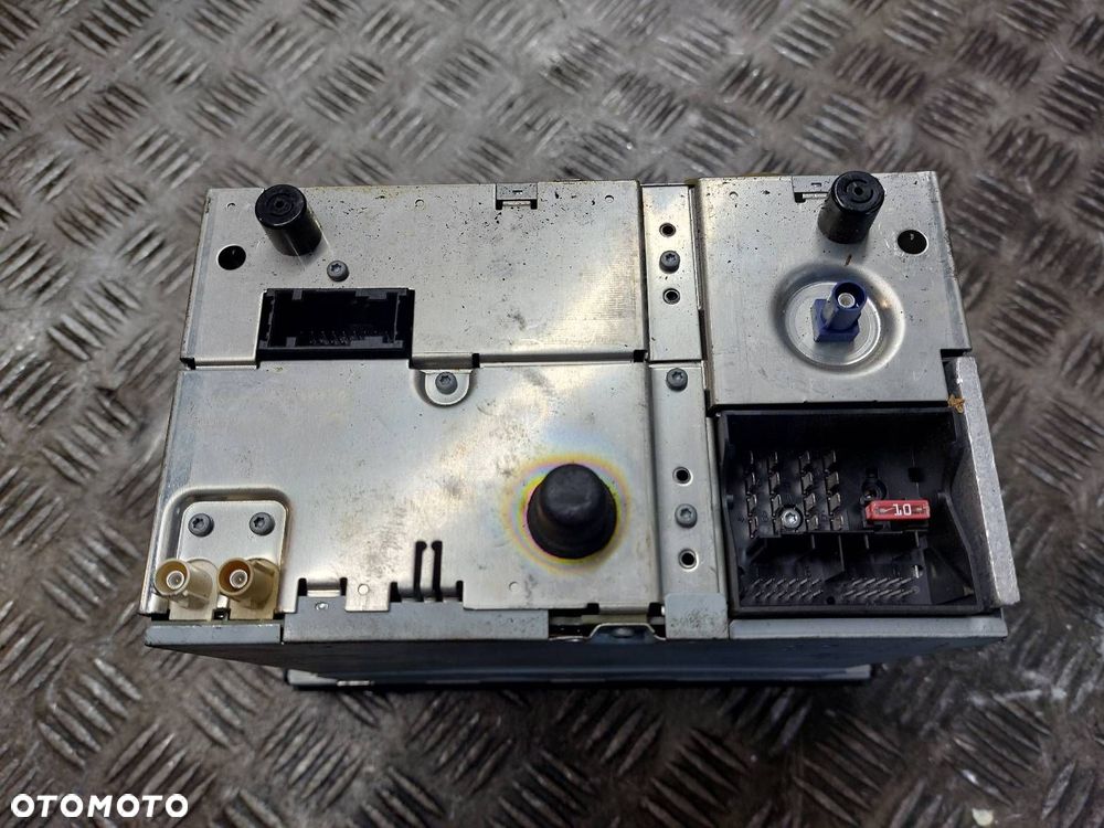 RADIO ODTWARZACZ VOLKSWAGEN TOUAREG I ROZKODOWANE 7L6035191R ID: 238192 - 4