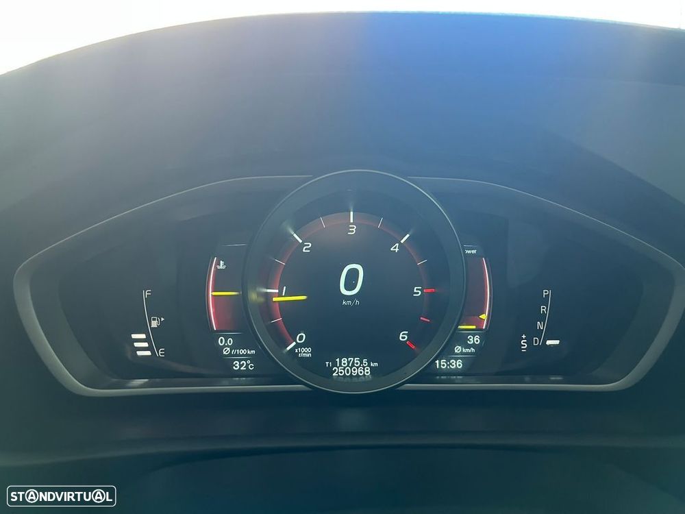 Volvo V40 Cross Country 1.6 D2 Volvo Ocean Race Powershift - 32