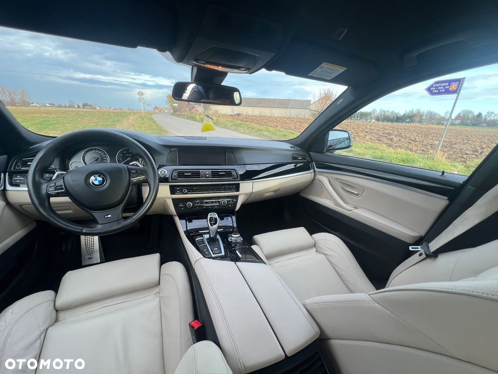 BMW Seria 5 528i xDrive Sport-Aut - 31