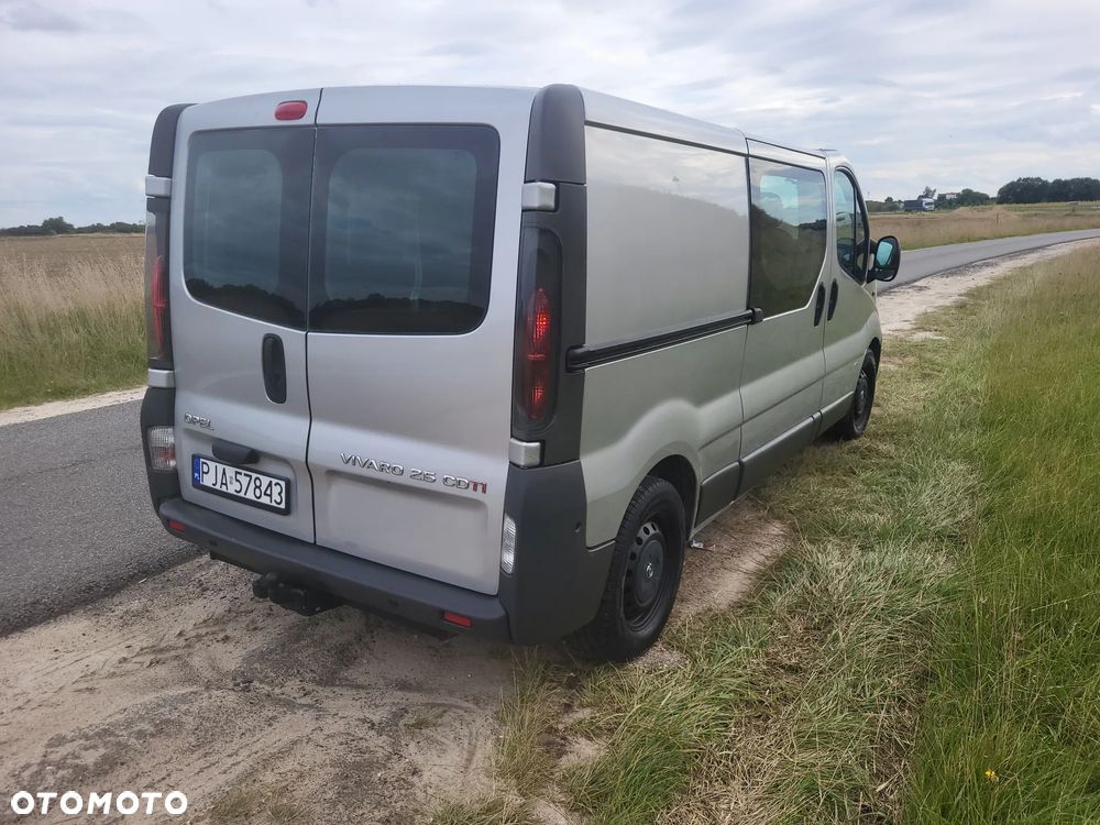 Opel Vivaro 2.5 CDTI L2H1 - 17