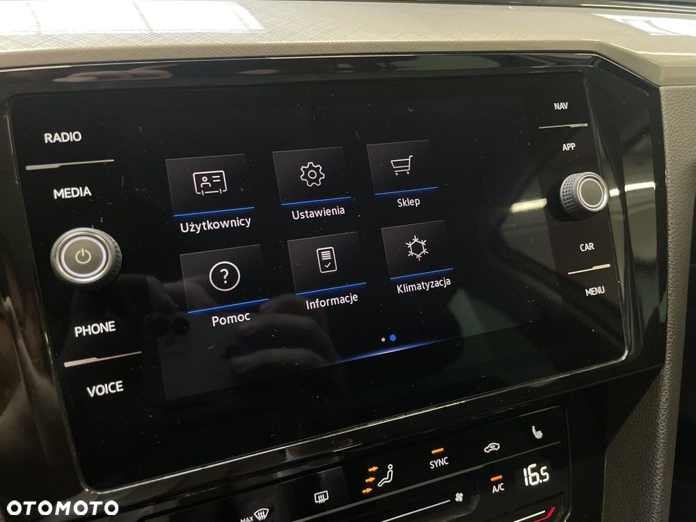 Volkswagen Passat - 18