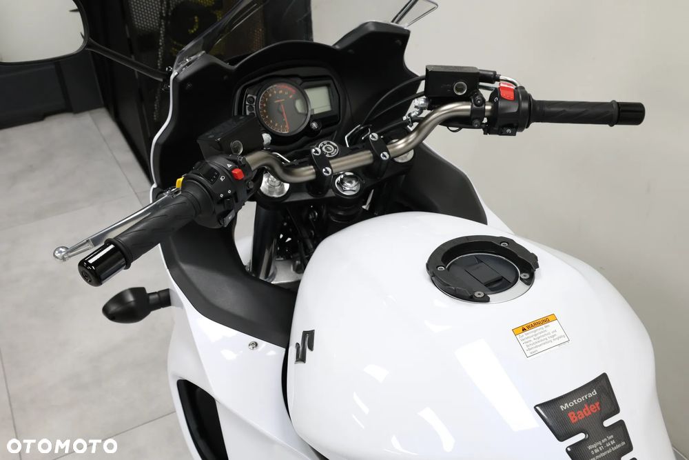 Suzuki GSX - 17