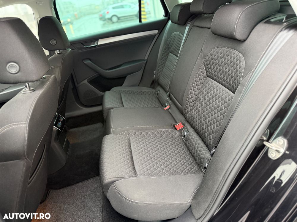 Skoda Superb 2.0 TDI DSG Premium Edition - 23