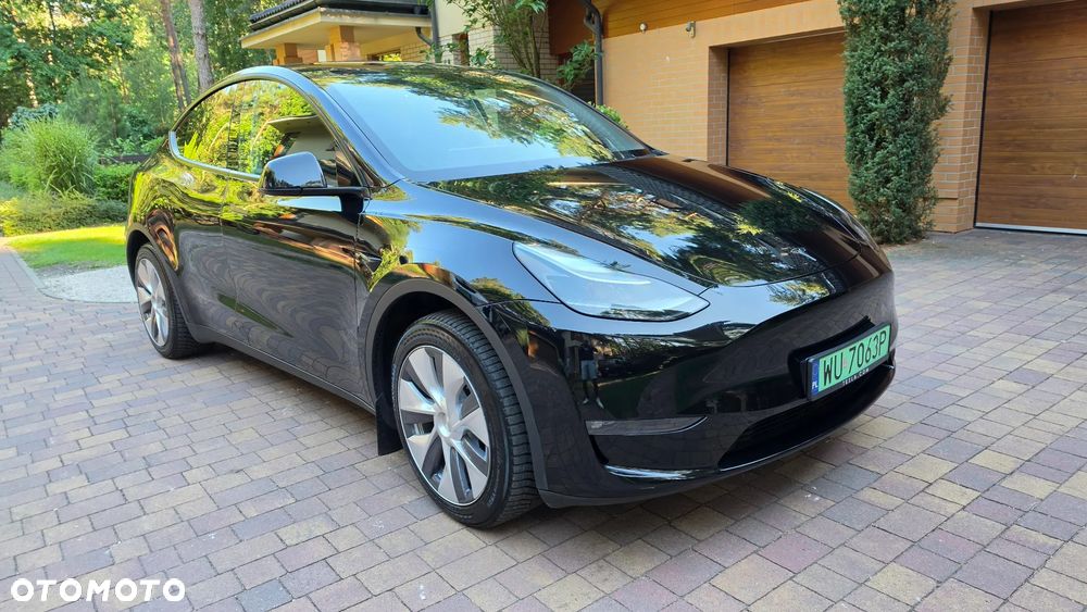 Tesla Model Y Long Range AWD - 1