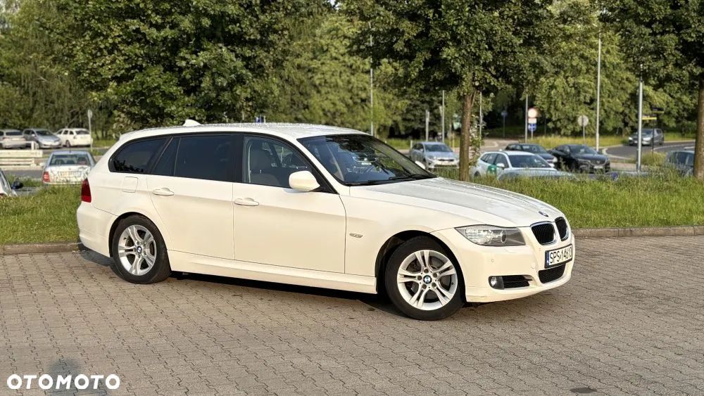 BMW Seria 3 318d Touring - 3