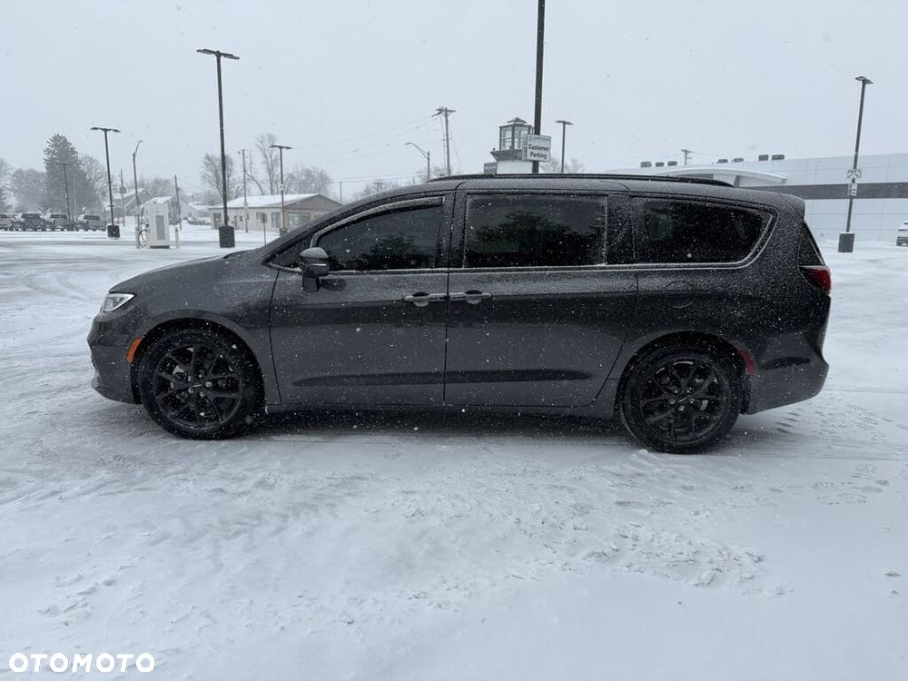 Chrysler Pacifica - 4