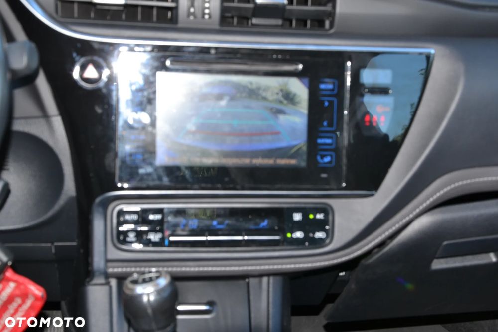 Toyota Auris 1.6 Premium - 8