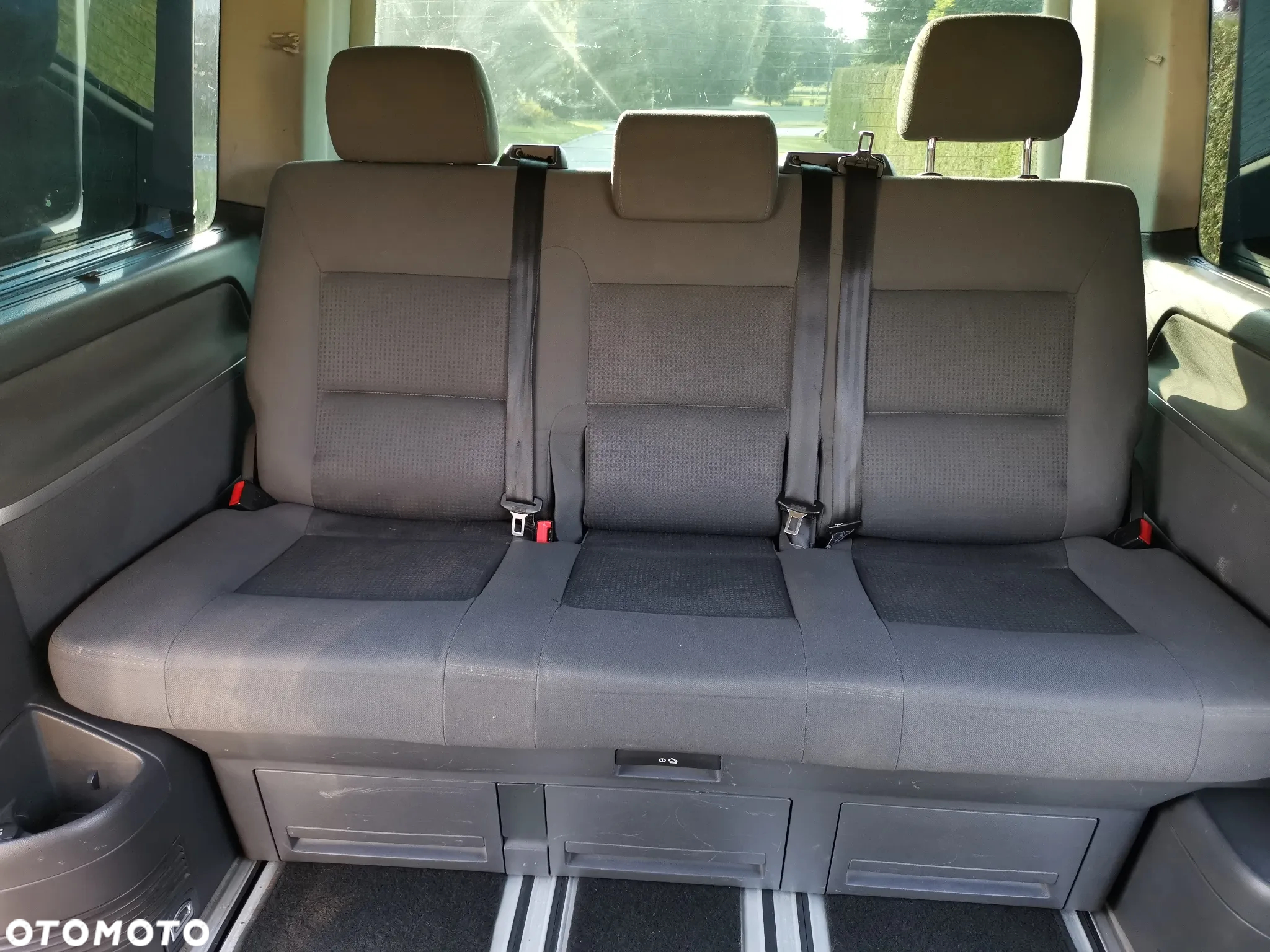 Volkswagen Multivan - 11