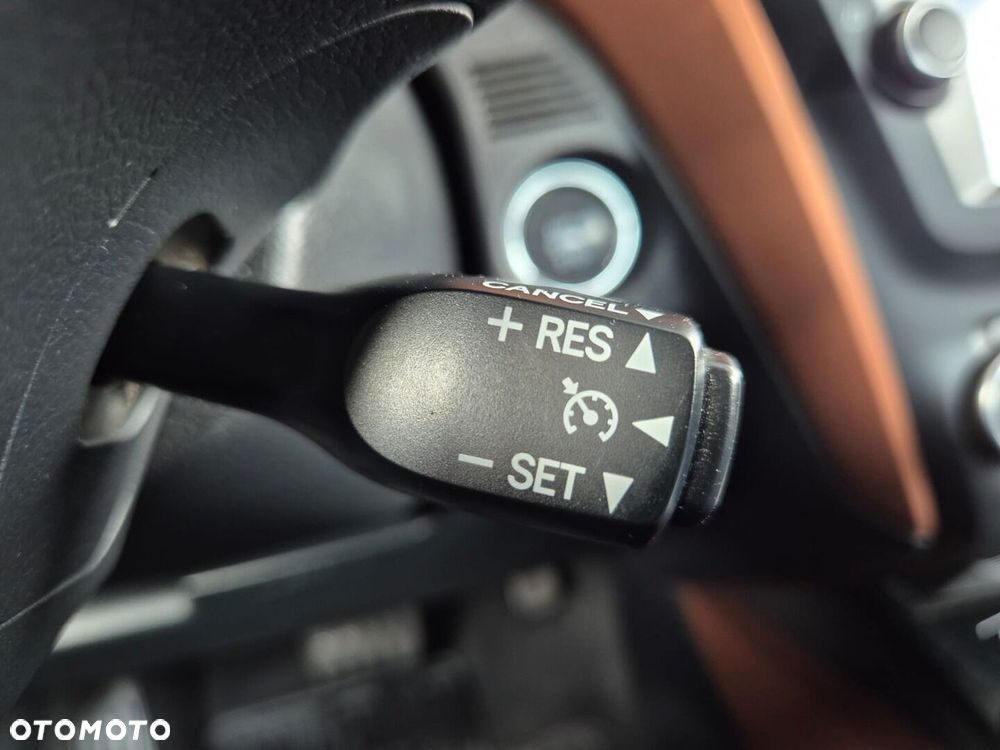 Toyota Avensis 1.8 Premium MS - 21