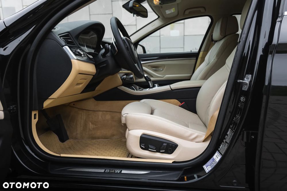 BMW Seria 5 520d xDrive Luxury Line - 17