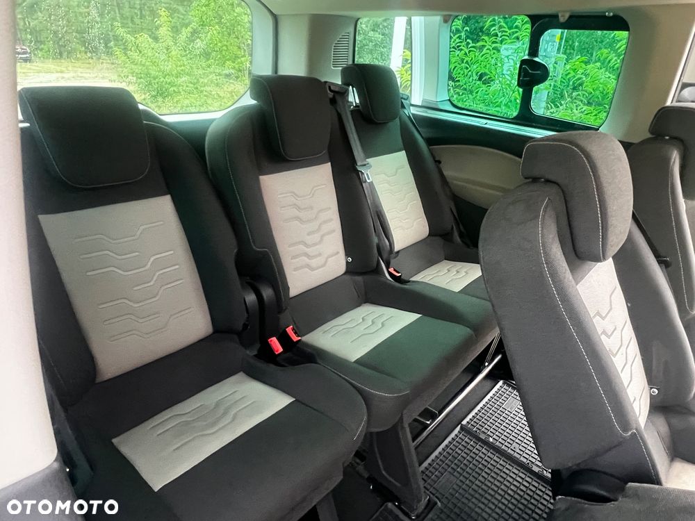 Ford Tourneo Custom - 8