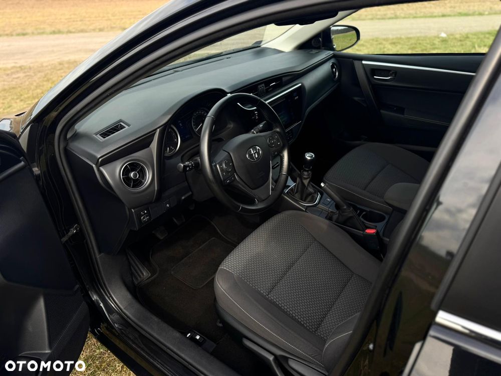 Toyota Corolla 1.6 Classic Plus - 11