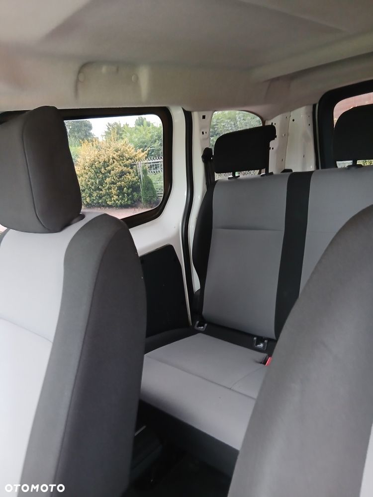 Peugeot Traveller - 15