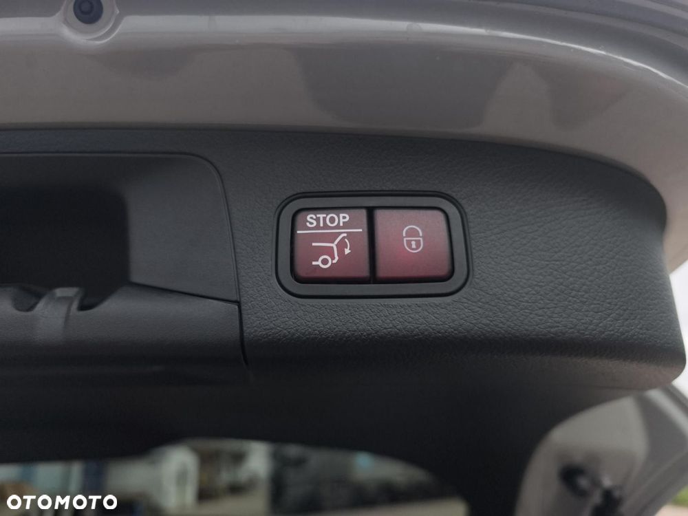 Mercedes-Benz GLA - 23