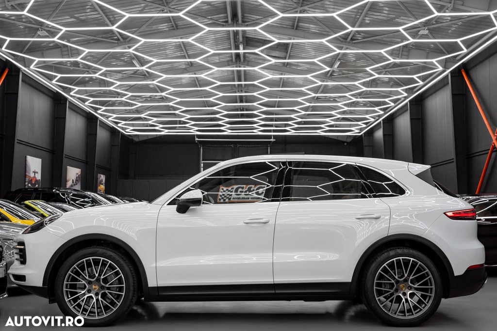 Porsche Cayenne S - 32