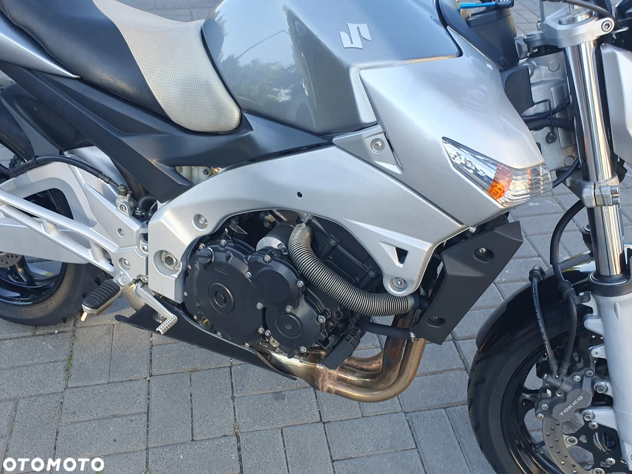 Suzuki GSR - 3