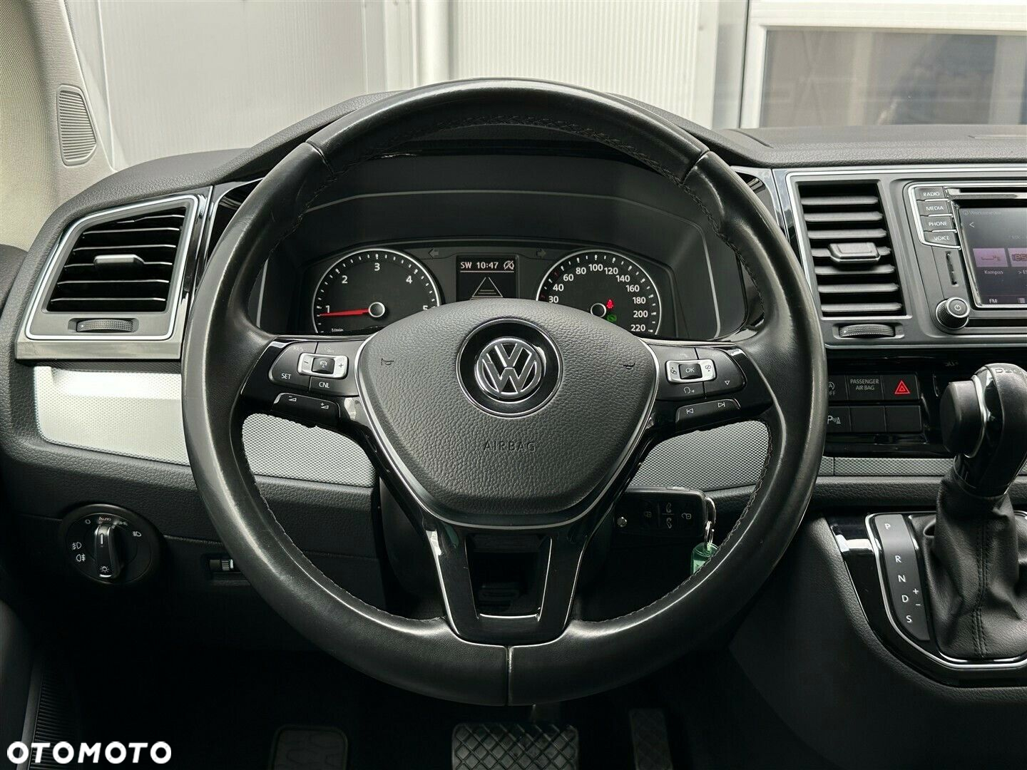 Volkswagen Caravelle - 16