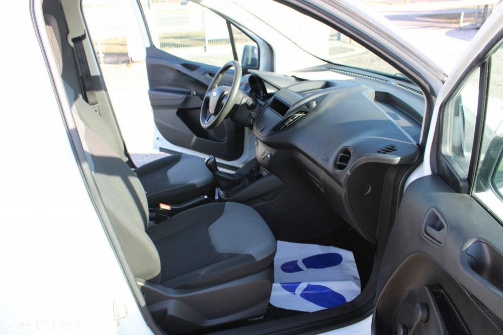 Ford Transit Courier - 19