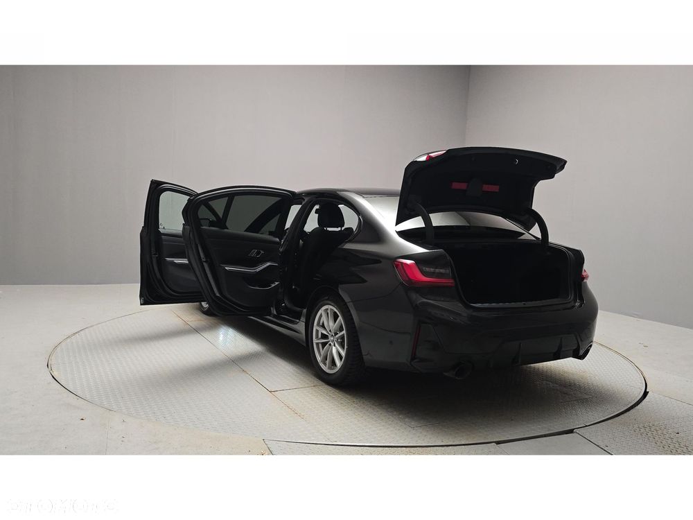 BMW Seria 3 320d xDrive mHEV M Sport - 11