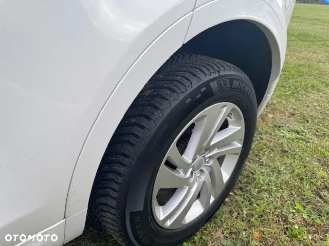 Land Rover Discovery Sport 2.0 D180 R-Dynamic SE - 22