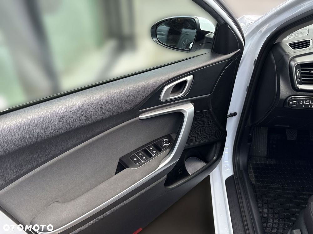 Kia Ceed - 10