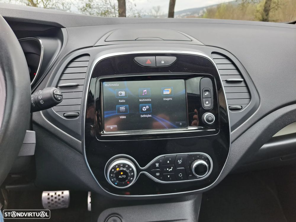 Renault Captur TCe 150 EDC GPF BOSE EDITION - 21