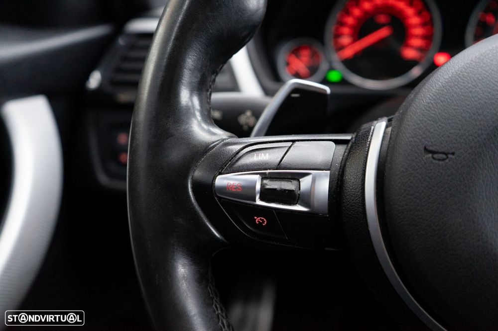 BMW 320 d Touring Auto Pack M - 44