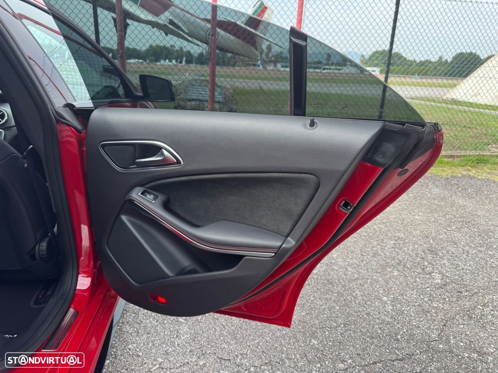 Mercedes-Benz CLA 220 d AMG Line Aut. — fotografia 40