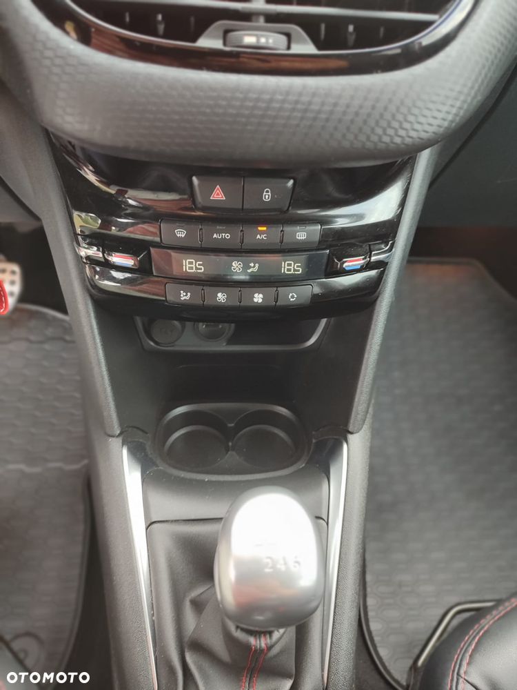 Peugeot 208 - 28